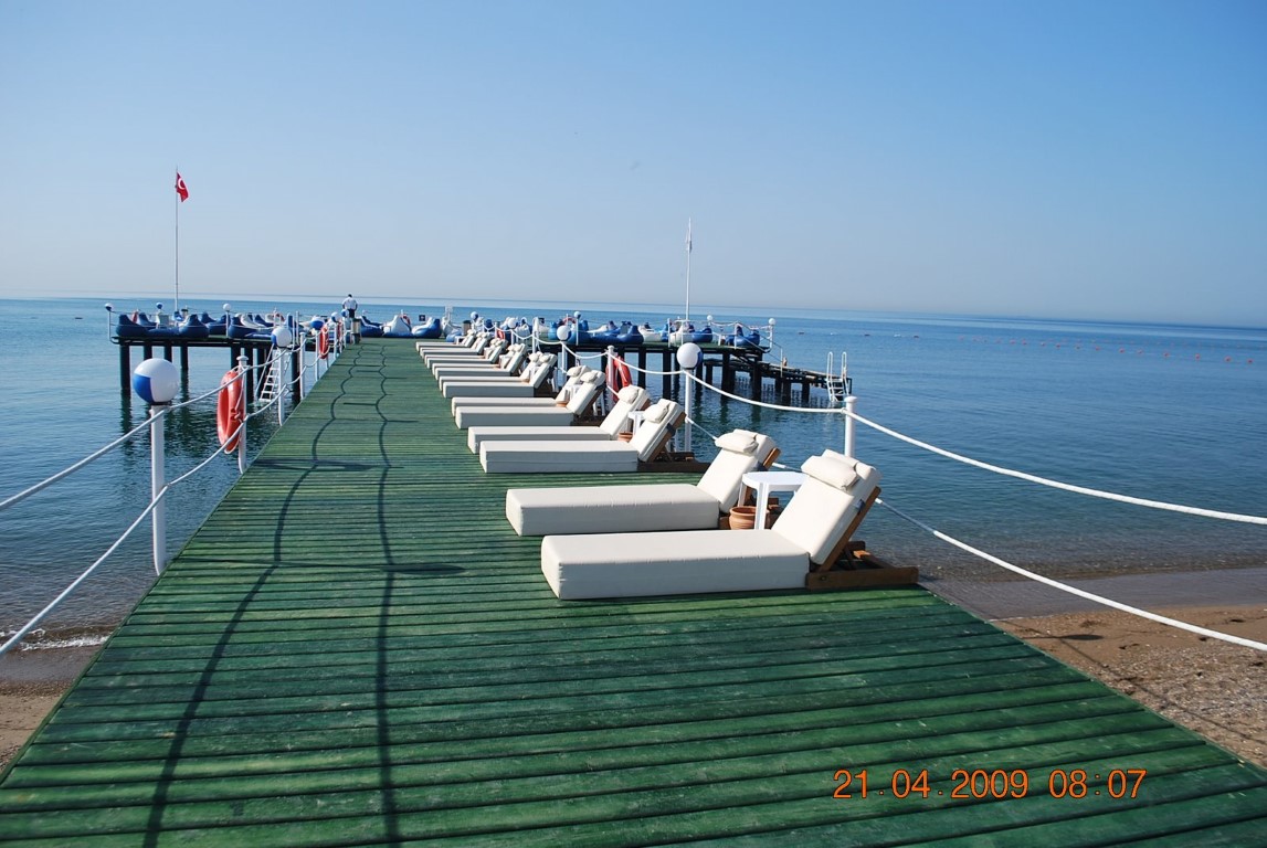 imagini hotel TITANIC LARA